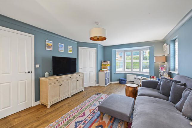 Probyn Close, Kimpton photo 2
