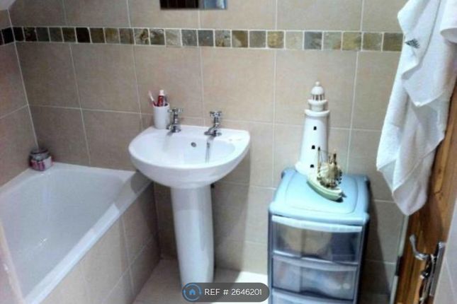 8 Ensuite Rooms With Power Showers &amp; Large Smarts