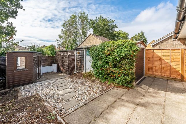 20, Parr Close, Leatherhead photo 2