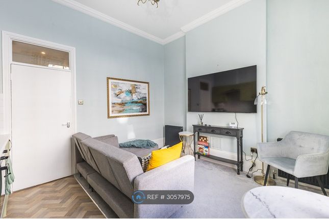 Flat, Warwick Way, London photo 2