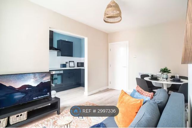Flat, Dylan House Lord Nelson St, Liverpool photo 5