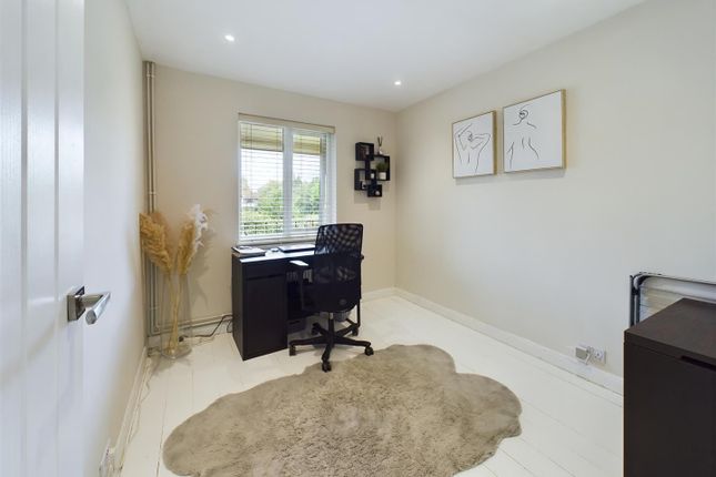 Flat for sale in Betley Court, Walton-On-Thames