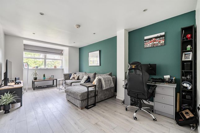 Elmhurst Court, Heathcote Road, Camberley photo 3