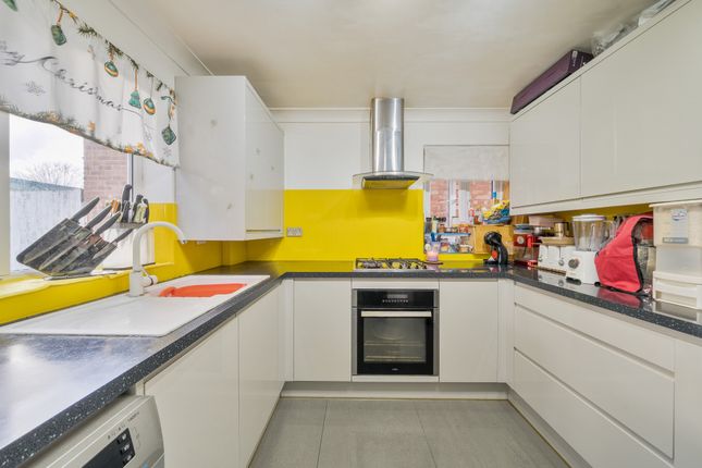 7A, Dedworth Drive, Windsor photo 4