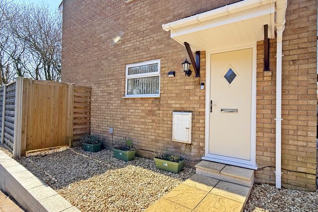 14, Cherry Tree Walk, Pontyclun photo 3