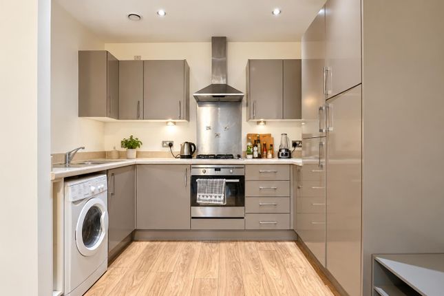 9 Telford Road, London photo 5