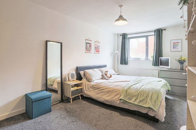 Flat for sale in City Walk, Leeds, West Yorkshire