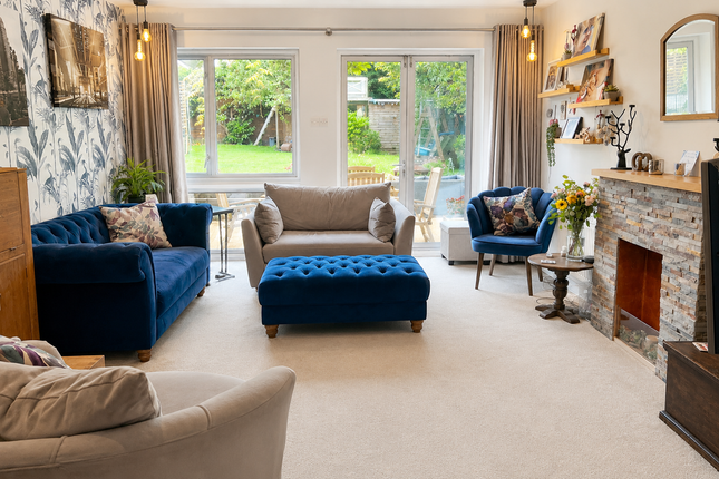 4 Coleridge Avenue, Yateley photo 3