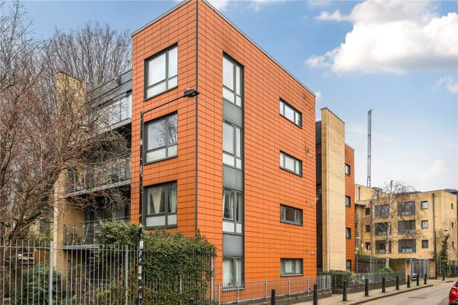 Flat for sale in Gill Street, London