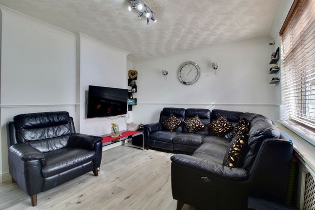 34, Sedgefield Crescent, Romford photo 5