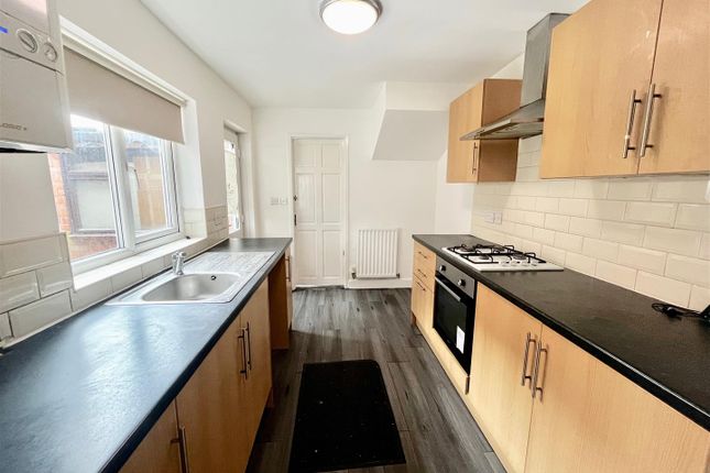 Flat to rent in Faraday Grove, Bensham, Gateshead