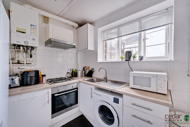 15 Risborough Close, Muswell Hill, London photo 2