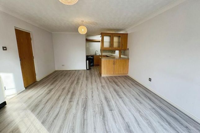 6 Orchardleigh Avenue, Enfield photo 2