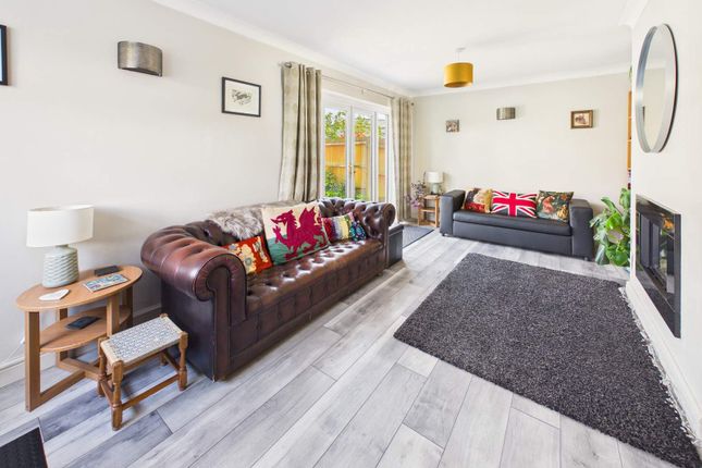 15, Clos Brynderi, Rhiwbina photo 3
