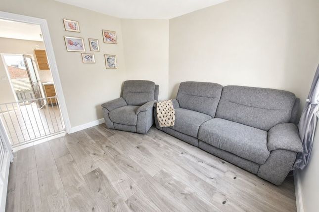 12, Sun Street, Brierley Hill photo 3