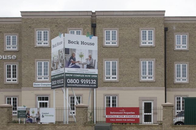 Flat to rent in Twickenham Road, Isleworth