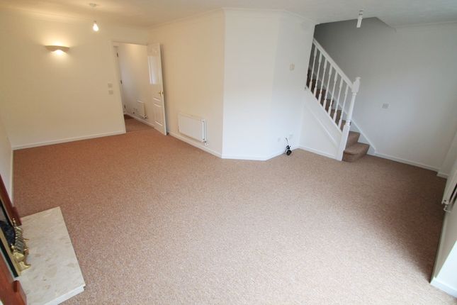 20, Wild Arum Way, Eastleigh photo 3