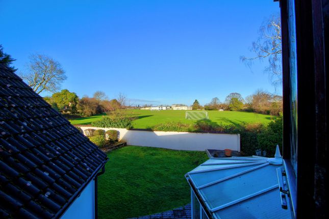 42 Waterloo Road, Wokingham photo 2