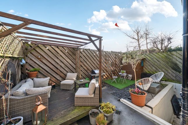 9B, Delacourt Road, London photo 4