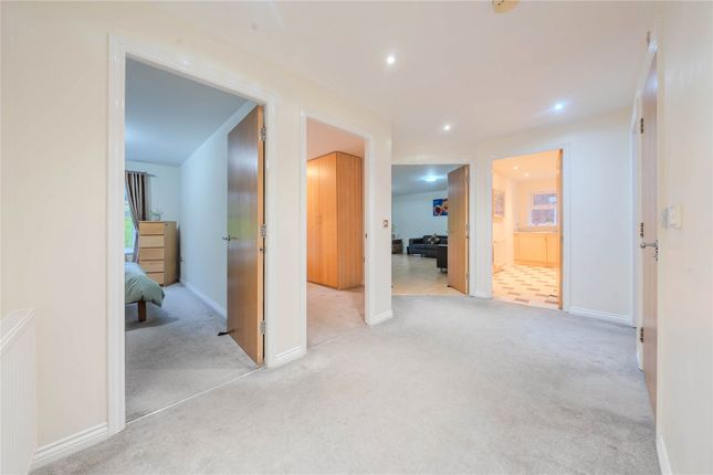 15, Carisbrooke Road, West Yorkshire photo 4
