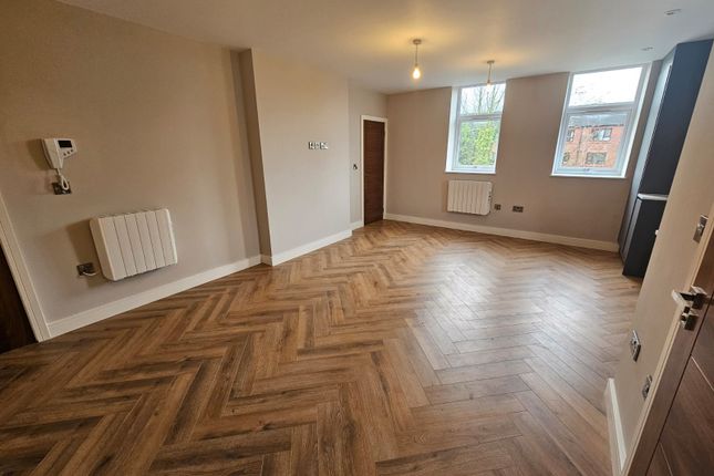 Flat to rent in Willow Bank House, Handforth