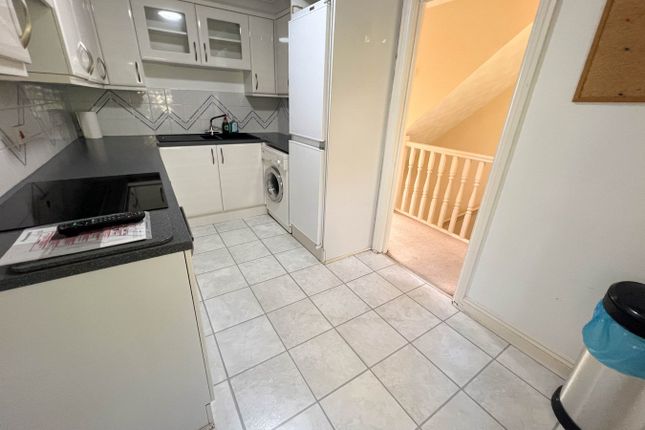 6, Millstream Close, Wimborne photo 4