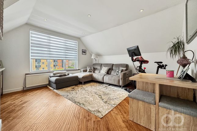 Flat for sale in Tudor Court, High View Avenue, Grays