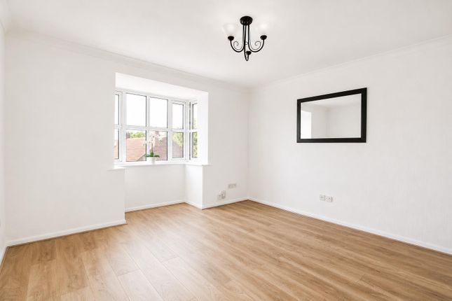 22, Summerhill Way, Mitcham photo 4
