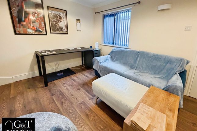 31 Surrey Drive, Kingswinford photo 3