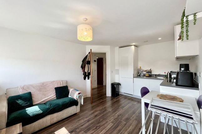 Apt 25, Worcester photo 5