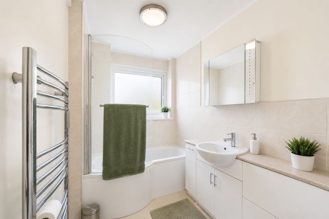 21, Southlake Court, Woodley photo 5