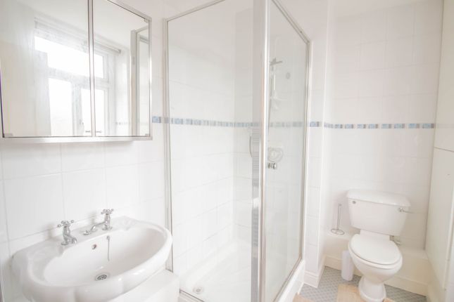 9a The Green, Bradford photo 3
