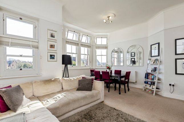 Flat 4, St Leonards, Oak Tree Way, Horsham photo 3