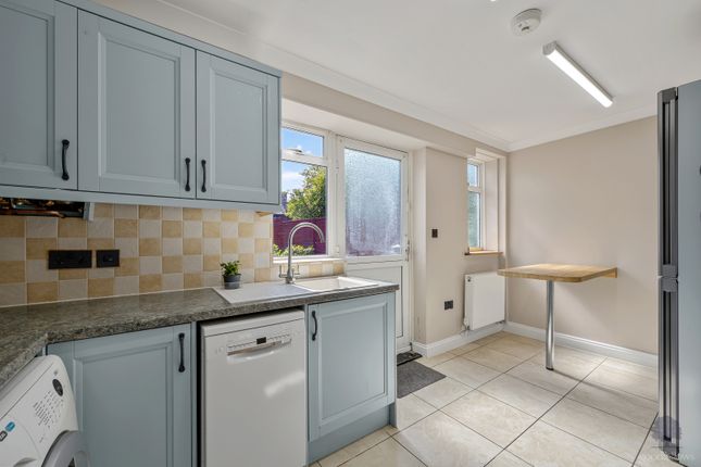 45, Glastonbury Road, Surrey photo 5