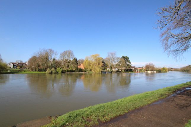 Flat for sale in Glen Court, Riverside Road, Staines-Upon-Thames