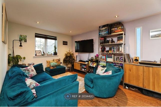 Flat, Sixpenny Court Tanner St, Barking photo 4