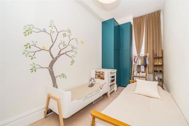 Flat 2, 23, Queen's Gate, London photo 4