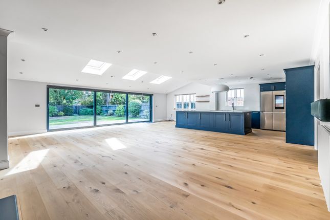 35, Westcar Lane, Walton On Thames photo 2
