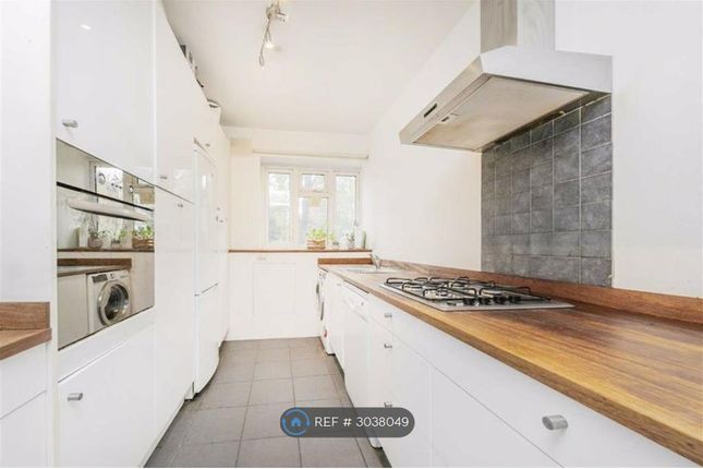 Flat, Parrington House Oaklands Estate, London photo 2