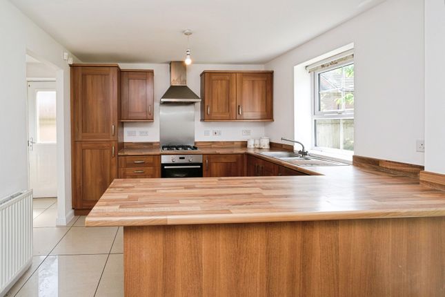 5, Rivenhall Square, Merseyside photo 4