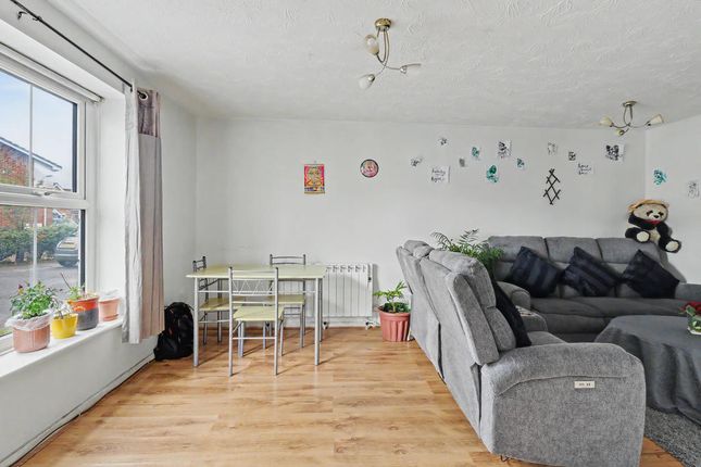 5, Nicholas Gardens, Cippenham photo 5