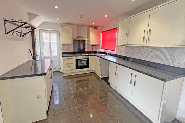 10, Abbotts Close, Telford photo 4