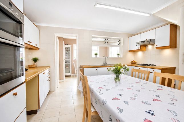 7, Hammond Road, Woking photo 3