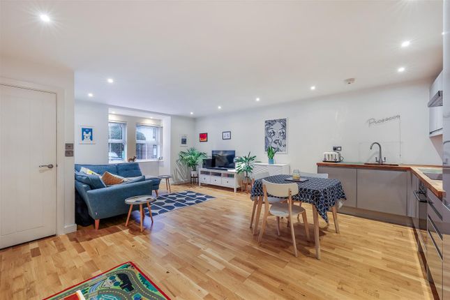 Thumbnail Flat for sale in 58 Albury Road, Merstham, Redhill