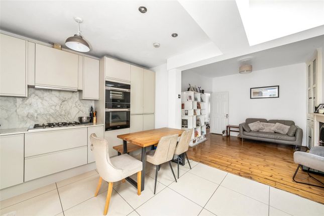 Eastcombe Avenue, London photo 2