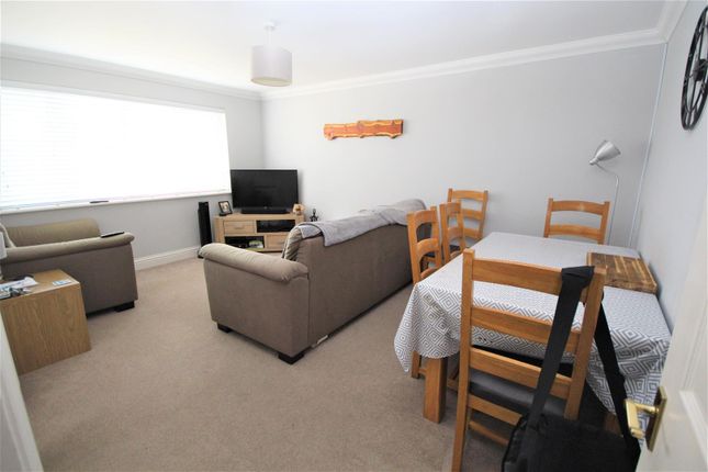 Flat 5 Baldwin Court, Longfield Road, Twyford photo 2