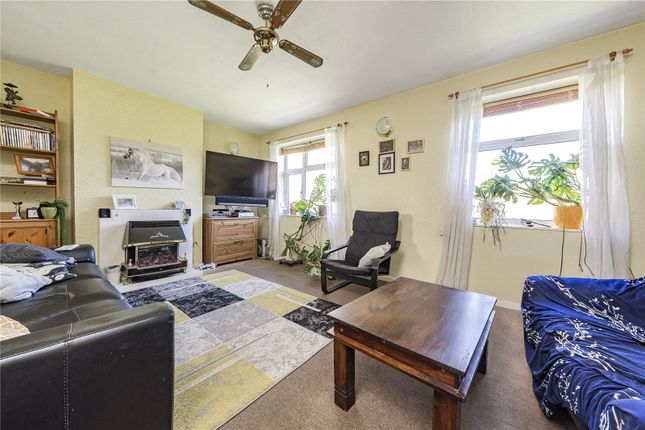 117, Frensham Drive, London photo 2