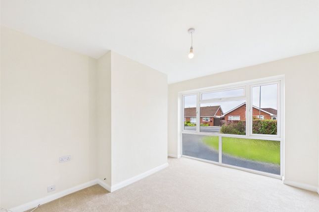 27, Sandycroft Road, Gloucester photo 4