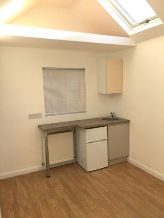 Office to let in Selborne Gardens, Hendon, London