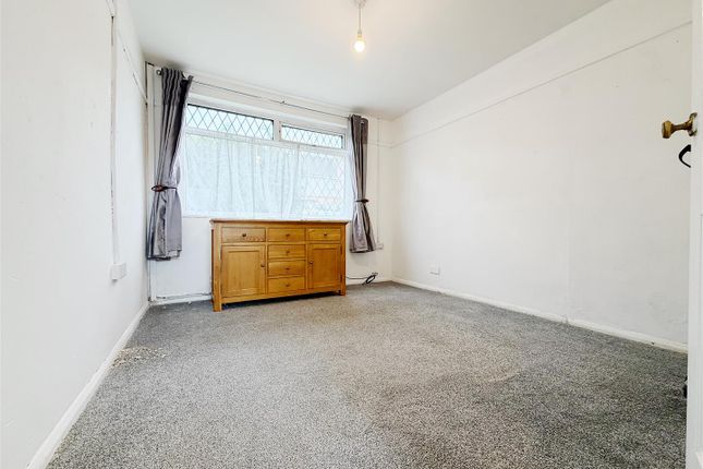 48,, Heol Glyndwr, Wrexham photo 4